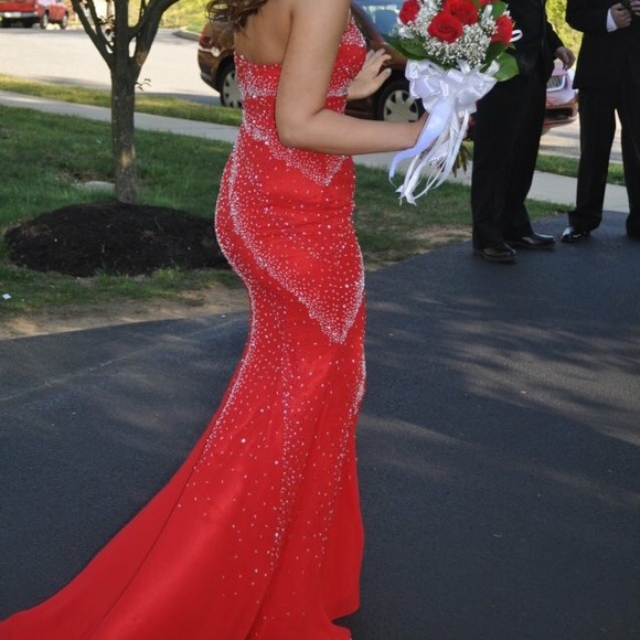 Red prom dress - Picture 3 of 3